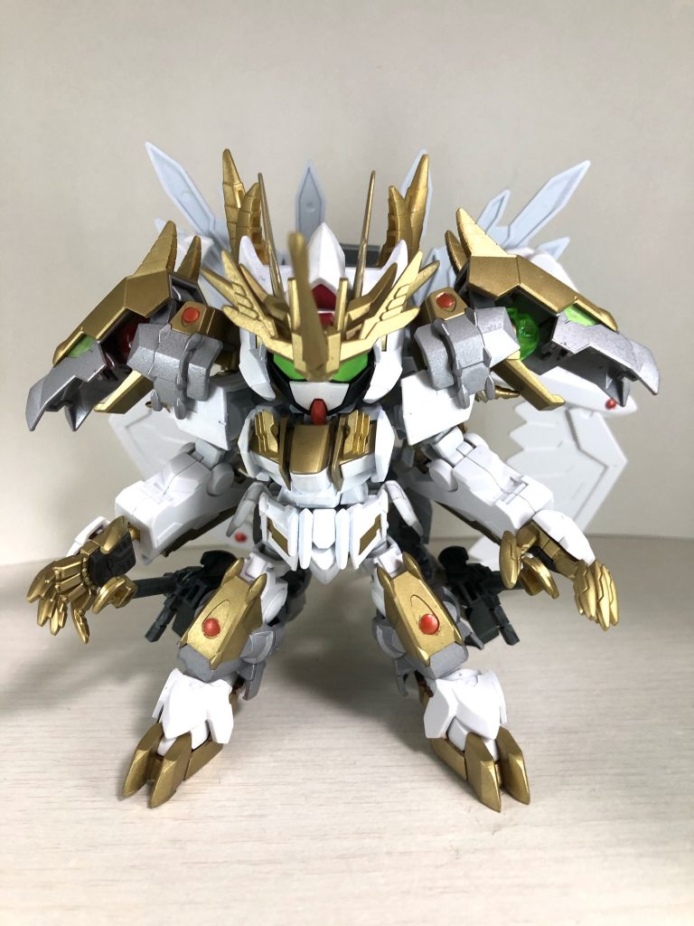 聖竜王合士レクスドラゴンフュージョン形態。ダブルオーのように両肩にヴァルキランダーとエクスヴァルキランダーのコアを搭載。胸部と合わせて4基の動力から通常のMSを遥かに超える戦闘力を持つ。ガンドランザム使用可能。