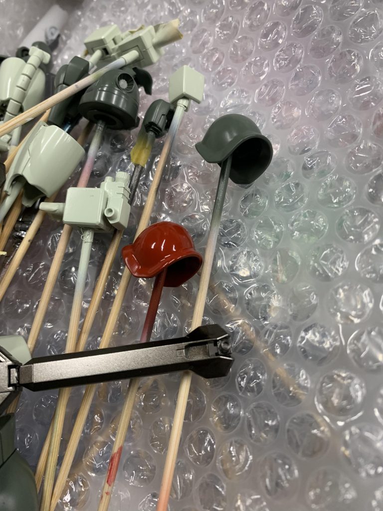 「その肩は赤く塗らねぇのか?」「貴様、塗りたいのか?」「へっ、冗談だよ!」