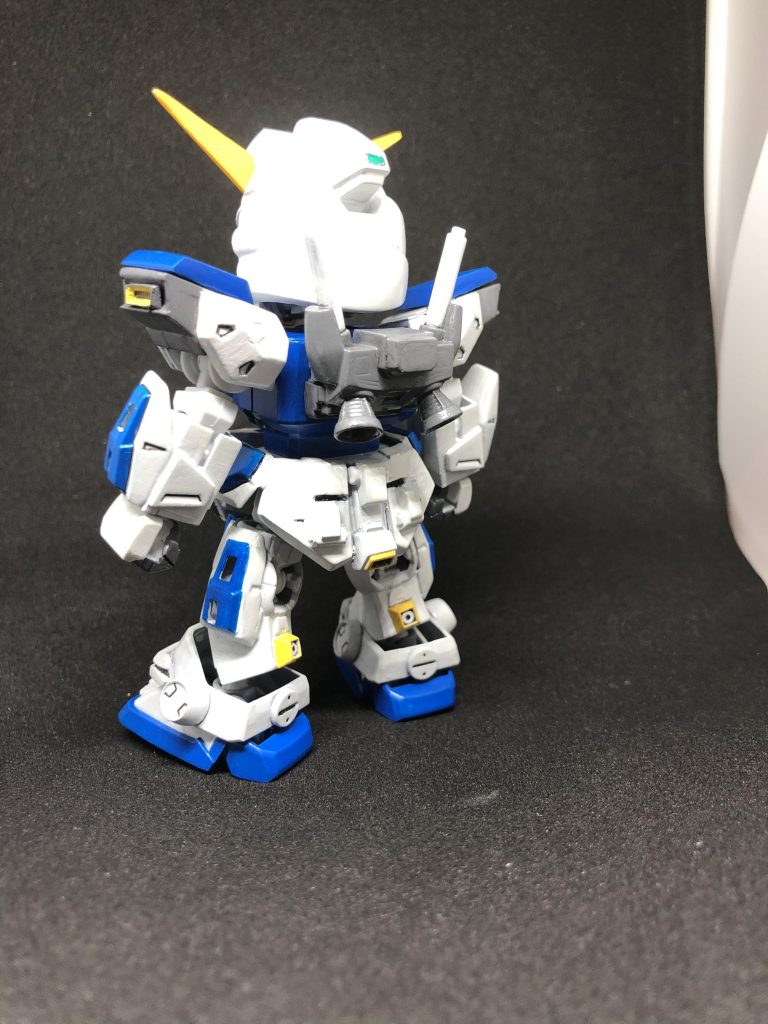 裏面 F90の肩アーマーに空いてた、使用目的が不明な穴は塞ぎました。