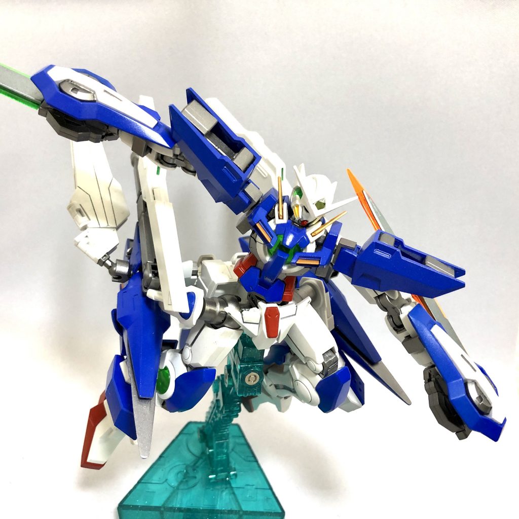 装備GNソード改 (x2)GNビームサーベル(x2) / GNダガー(x2)GNハイパービームソード(x2)脚部GNビームダガー(x2)GNガトリングガンポッド(x2)GNビームマシンガン(x2)GNスマートボム(x2)GNツインサテライトキャノン(x2)サテライトシステムGNフィールドトランザムシステム(x2)