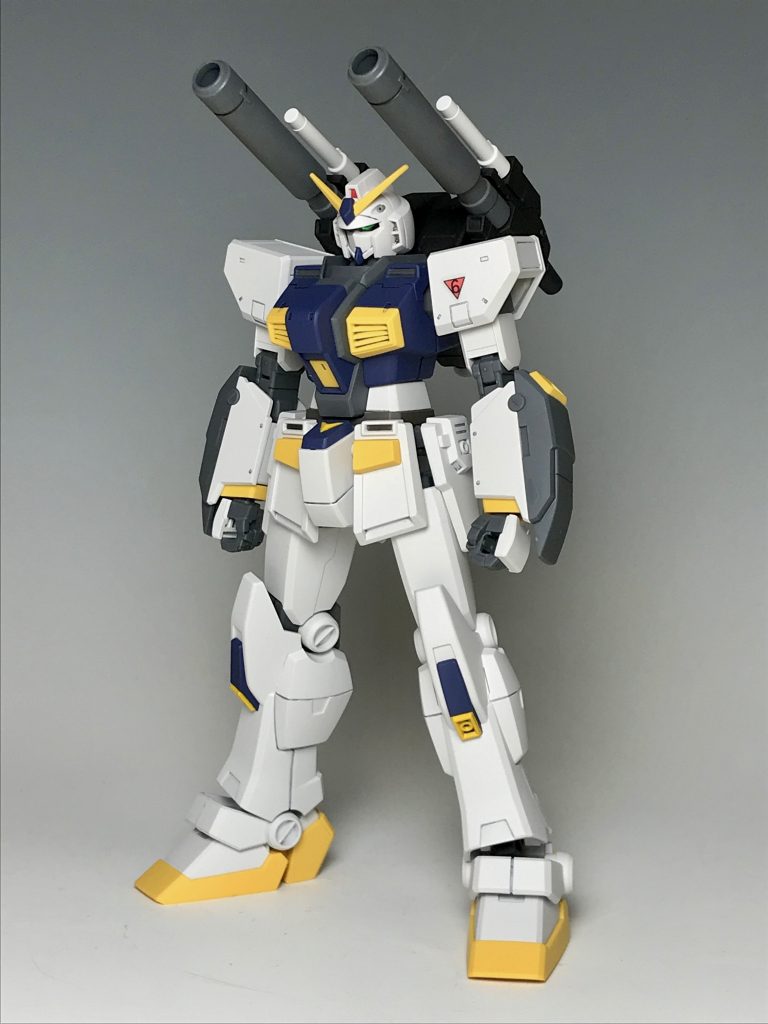 未完成版も再現できます。ガンダムNT-1と似たデザインになっています。