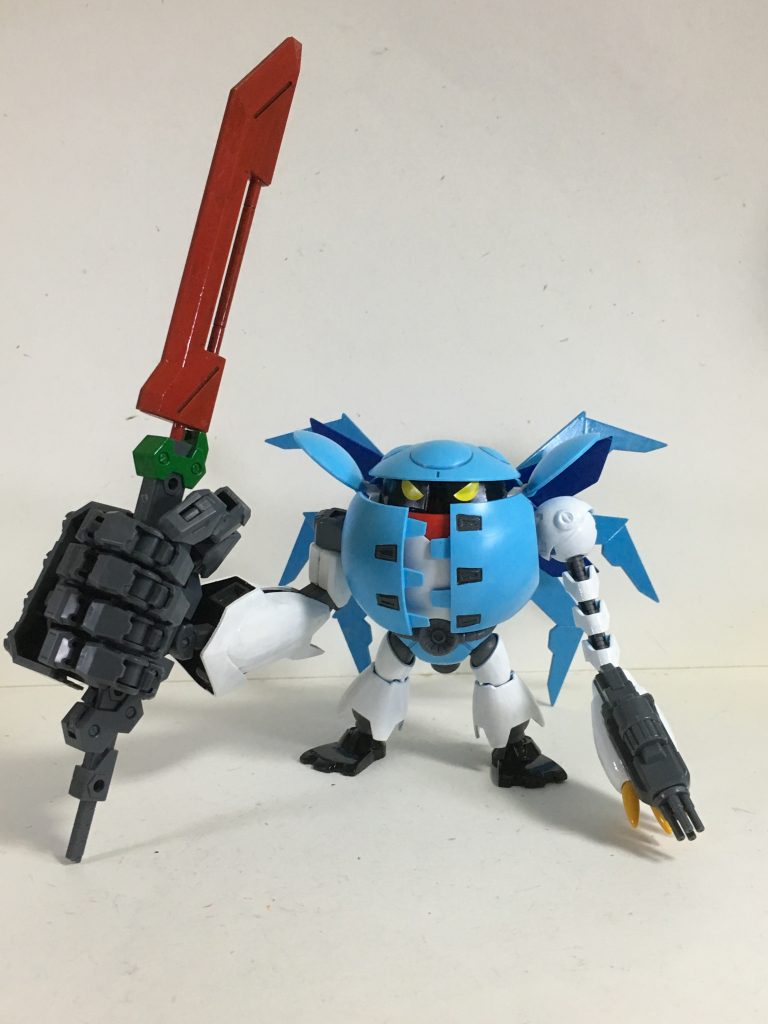 一番の目玉である右腕、こちらはHG1/144バウの左足を使ってカプルの右腕にし、そこに大型マニピュレーターを接続できるように改造したりとなんとか違和感なく仕上げれたと思います。ちなみにこれはコレンカプルを意識して作ったので、分かる人はすぐにピンとくるかと。それとこのカプルの目ですが、実は後に紹介するプチルノ以外は変更できるようになっており、表情の変化が可能です。これはTwitterでとあるモデラーさんのを参考にしており、そのとおりに作りました。作り方は目の裏に磁石を接着し、目の方は100均で撃っているマグネットテープを均等にカットし、そこにカプルの目のシールを貼りました。これでどんな表情も可能というわけです。