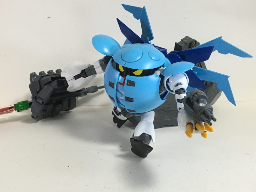 ハンドバルカン”左手に備えられた実弾型射撃武装。チルノはこっちのほうが強そうだという個人的見解からこの装備を気に入っている。