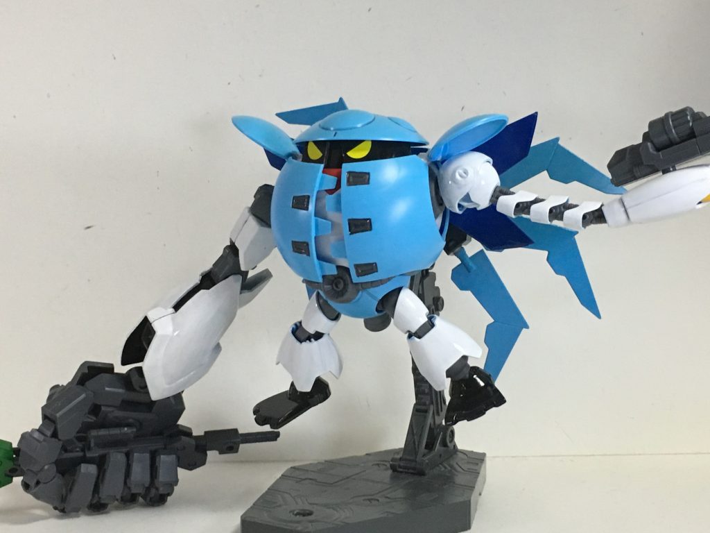 “アイシクルビーム”腹部に備え付けられた照射ビーム。相手を迎撃に用いるのではなく、あたった相手を凍らせて動けなくする技。