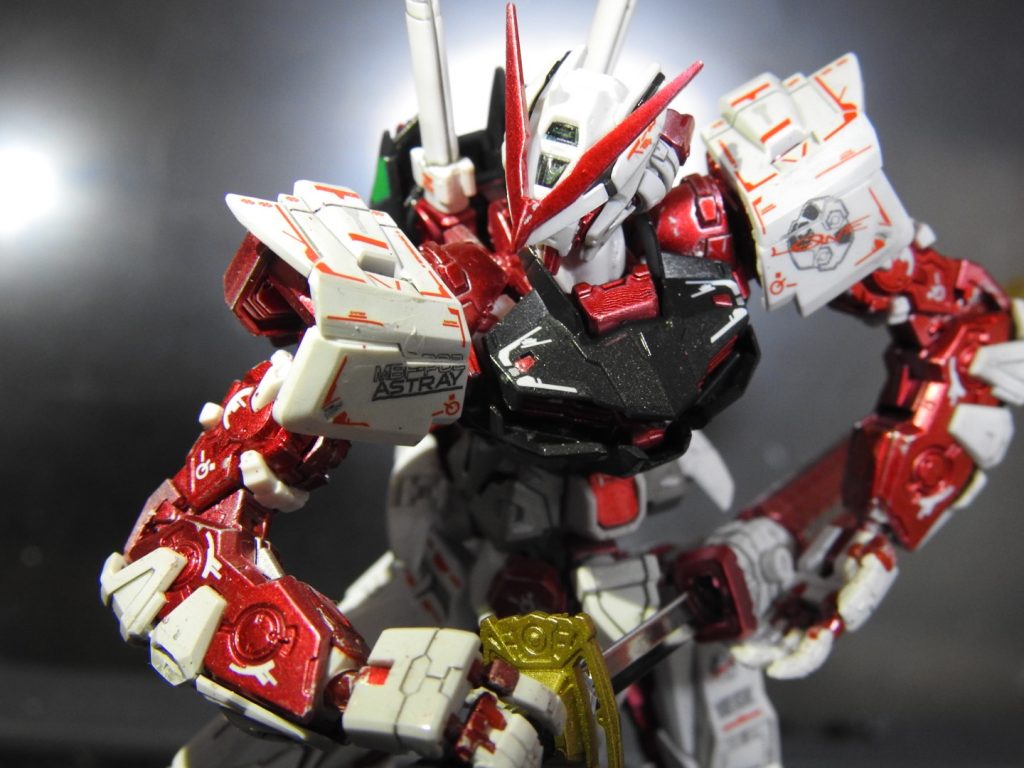 ガンダムデカールを購入して使用しました。