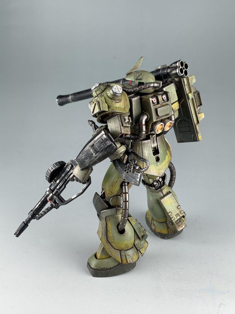 森林やジャングルで使用される機体と設定したので、縁に黄色を筆で塗り迷彩っぽくしてみました。いい感じになったと思います。