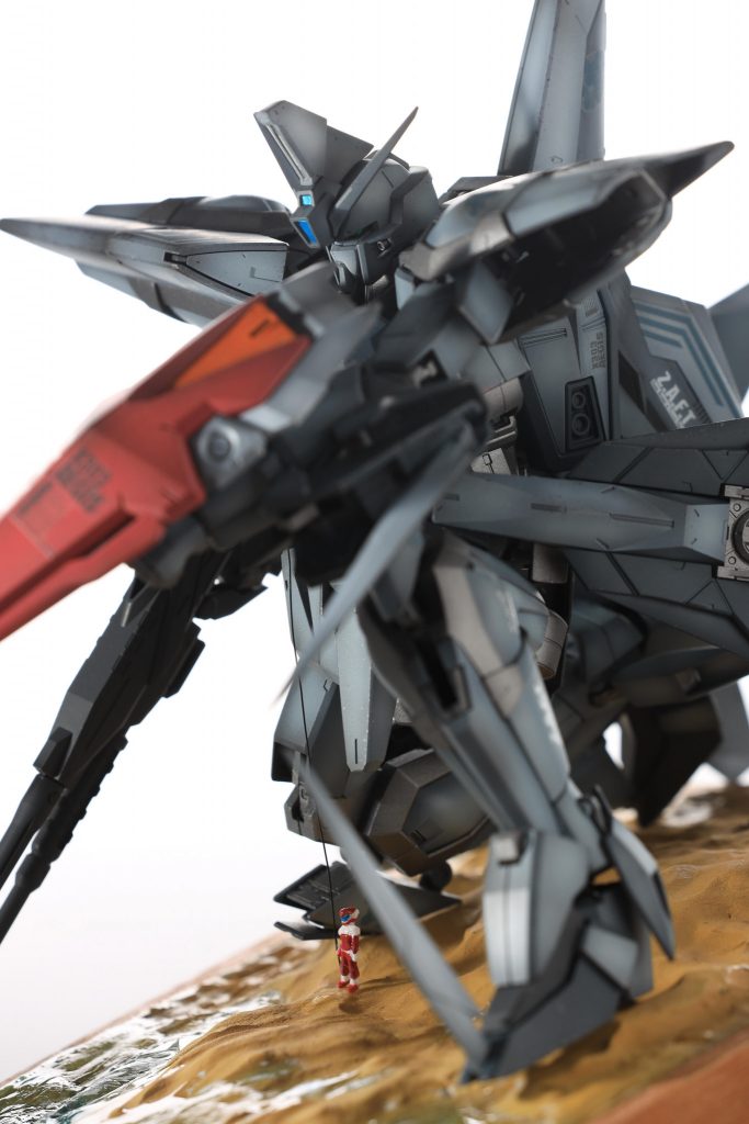 土台は木のトレーに発泡スチロールの板で高さを出して紙粘土で立体感のある凹凸を出しました。歯ブラシの裏で作りうました。水のそばの磯の縦の凹凸がうまく釣れたと思っています。ご覧いただきありがとうございました。引き続きシリーズの応援よろしくお願いします。