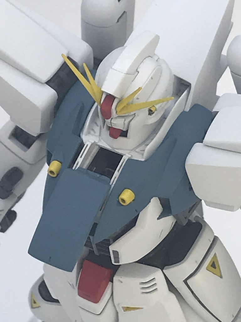 コクピットハッチリニアシートも塗装とディスプレイ部分は透明プラ板に置き換えてますが、やっぱり見えない。