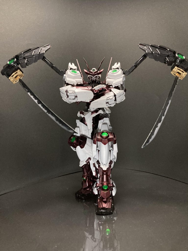 刀にはシタデルカラーを使い刃紋を入れてみました。