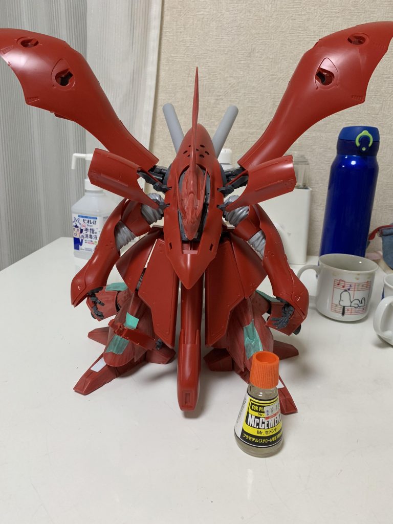 ガンプラを触るのも久々どころじゃなく、加工自体も初めてでしたので、とりあえず触りながらイメージを作っていきました。