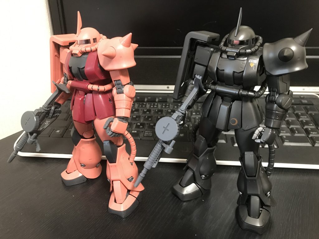 素組みのシャア専用ザクと重厚感が違いますね。シャア専用ザクと塗装せねば!