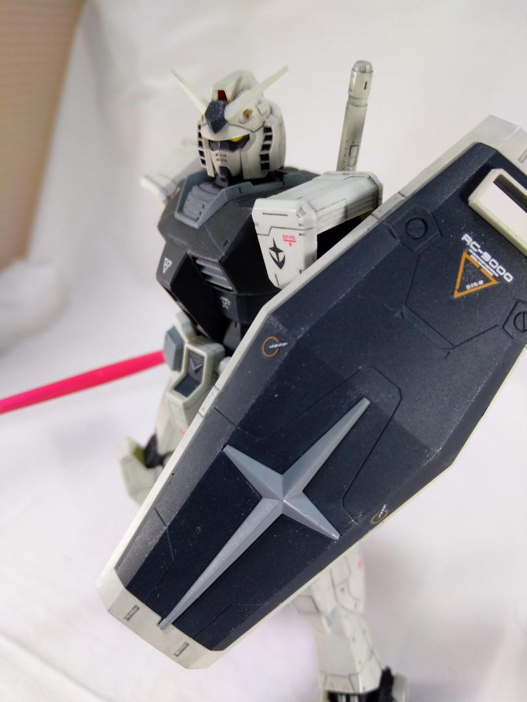 よく見たらシールドのデカールちょっとシルバリング残ってる…！？ぐぬぬ