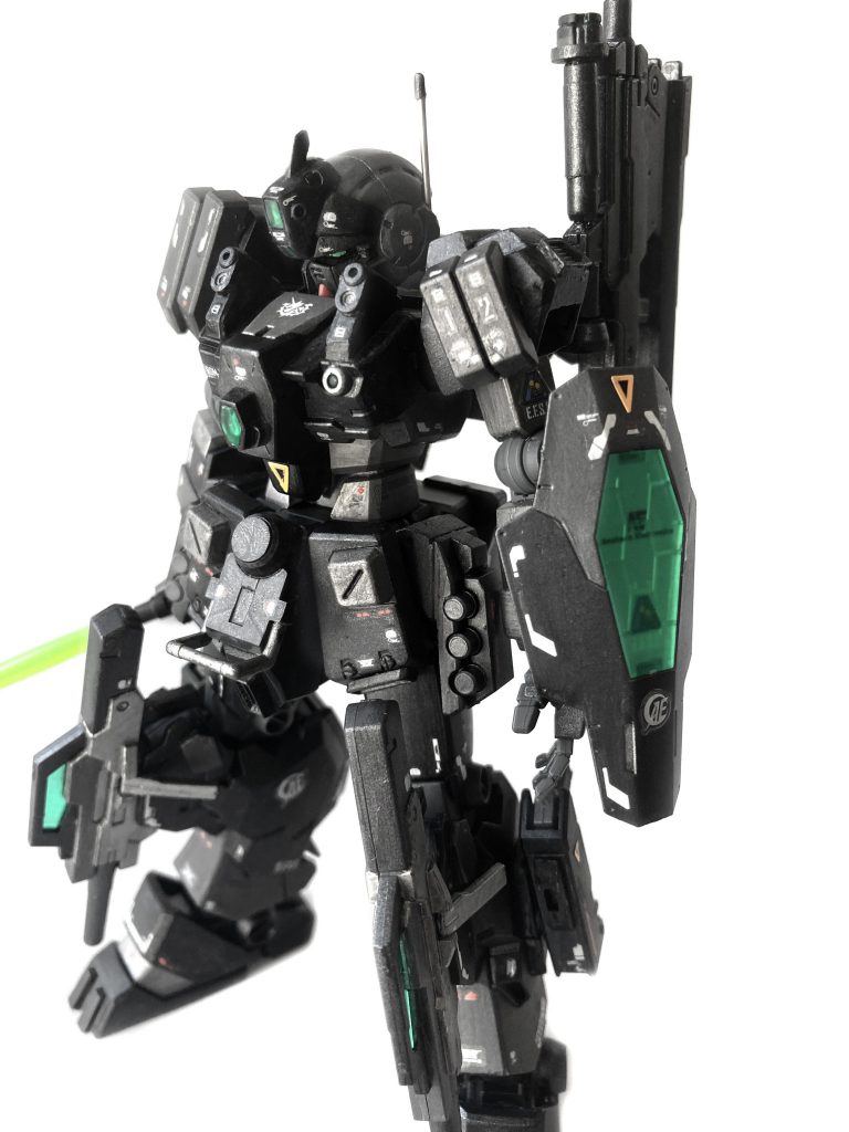 取り回しの効く小型シールド。