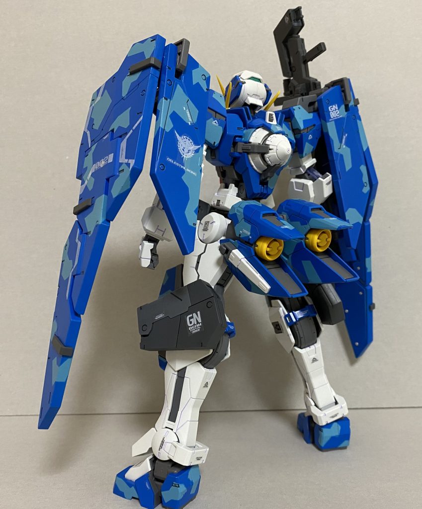 キットが非常に優秀なので大きく手を加えた箇所はありません。アンテナのシャープ化や表面処理に手間をかけましたスミ入れはホワイト部分がライトパープル、レッドはダークブラウン、他は全てブラックです