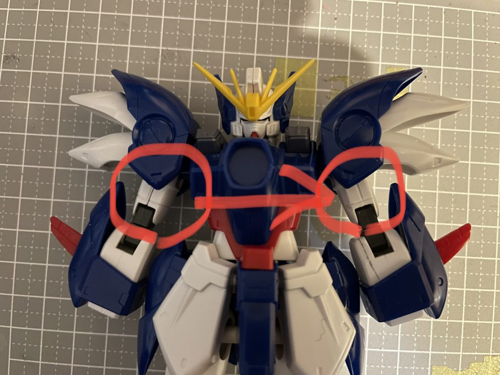 【制作工程】ここから制作工程です。気になったのは腕の太さ。よってまず二の腕をヤスリで細く削りました。