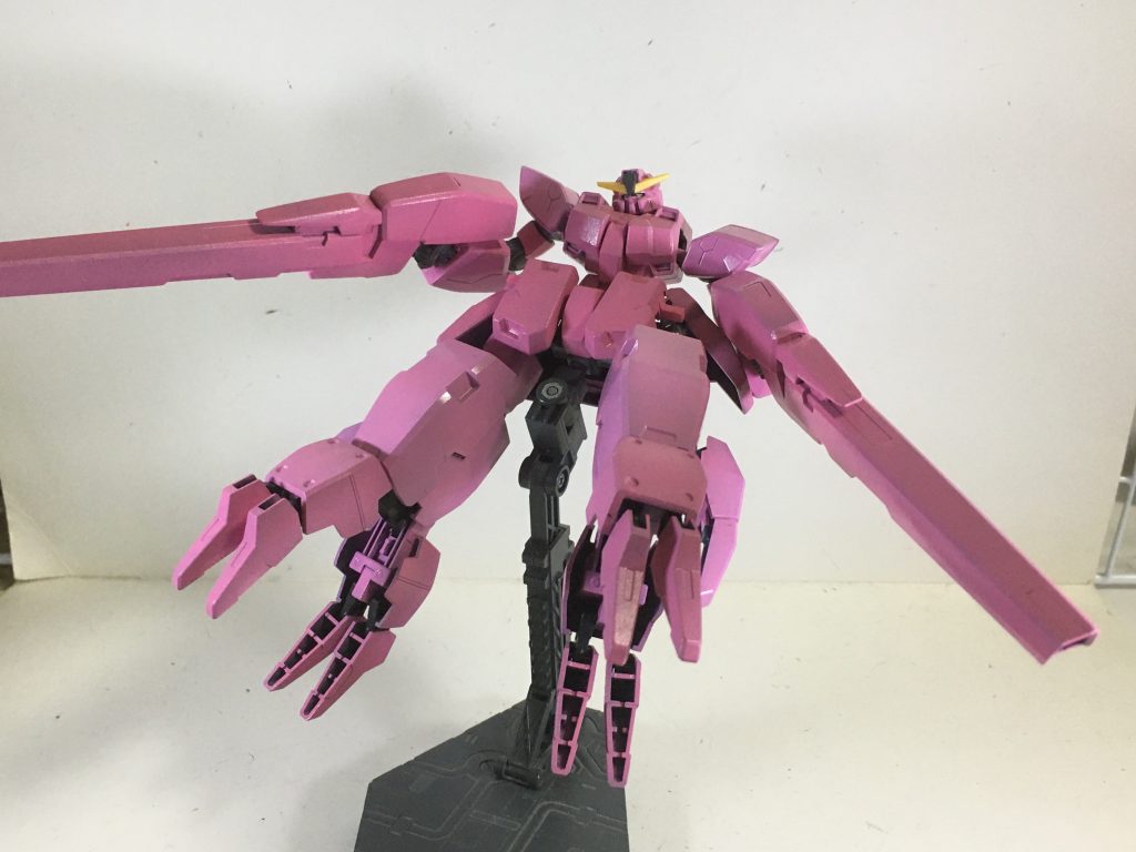 ”GNクロー/GNビッグキャノン”雲山ガンダムの足でもあり、クローともなる武装。大型ビームによる砲撃が可能で、独立時でも足から射出可能。擬似太陽炉を内蔵している。