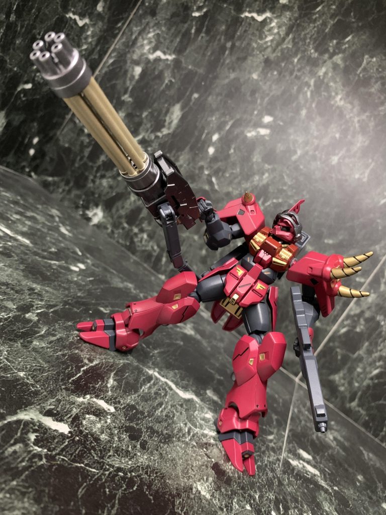 ガトリングガンもちゃんと構えられます。