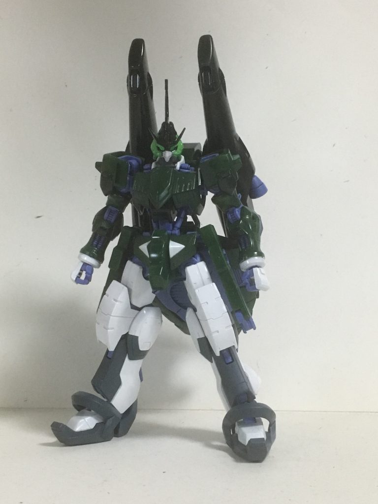 本来製作予定のなかった宇宙用装備。オプションパーツを購入して使いみちに困っていたキマリスブースターを見つけ、急遽作ったのがこちらです。