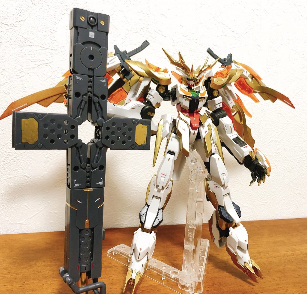 一応、武器としてコトブキヤのグレイヴアームズを装備。(立てかけてるだけですがw)