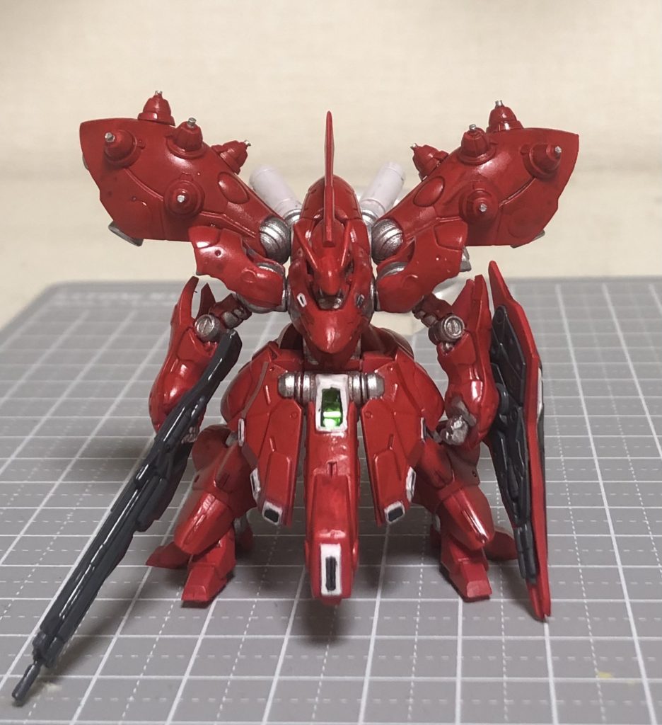 目立つ箇所のみ合わせ目を消し、ラッカー、アクリルで塗り分け最後にエナメルでフィルターをかけています。