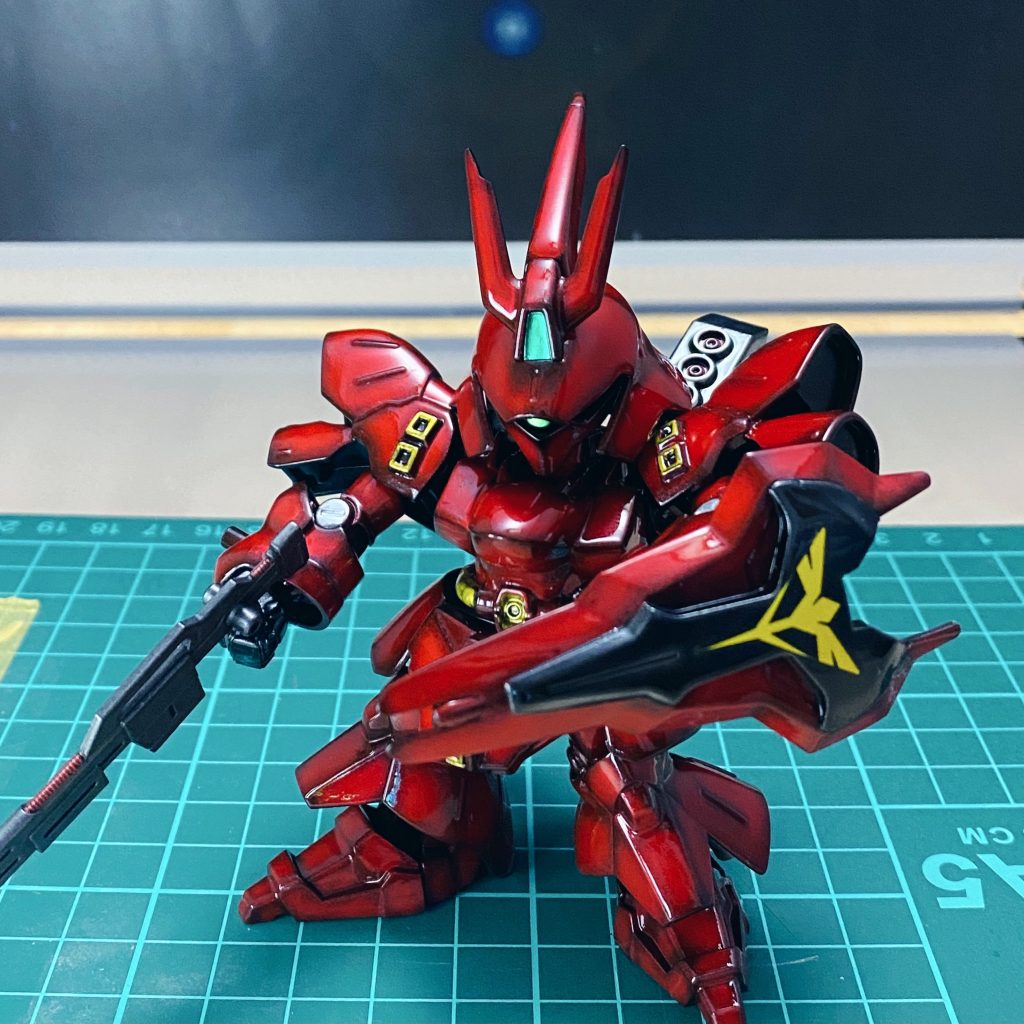 足と腰を延長して、全体をキャンディレッドに塗装しました！塗り分けはマスキングでの塗り分けと細かい部品は筆塗りしてます！しかし...かなり変わったと自分でも驚きでした！笑