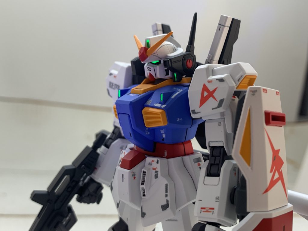 センサー類は蛍光塗料で塗装してあります。 