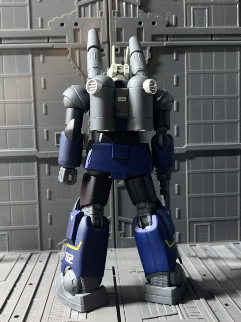 バーニアノズルをシルバーで塗装しています。機体色が暗いのでよいアクセントになりました。