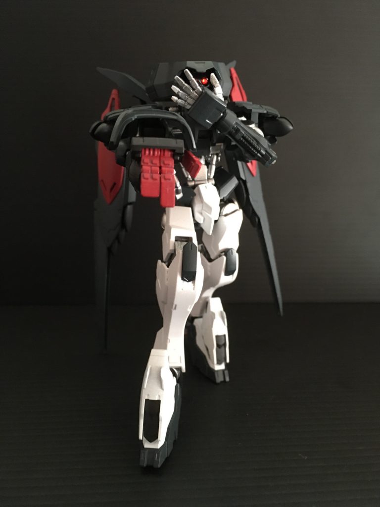 右腕に外装される大型マニュピレータ