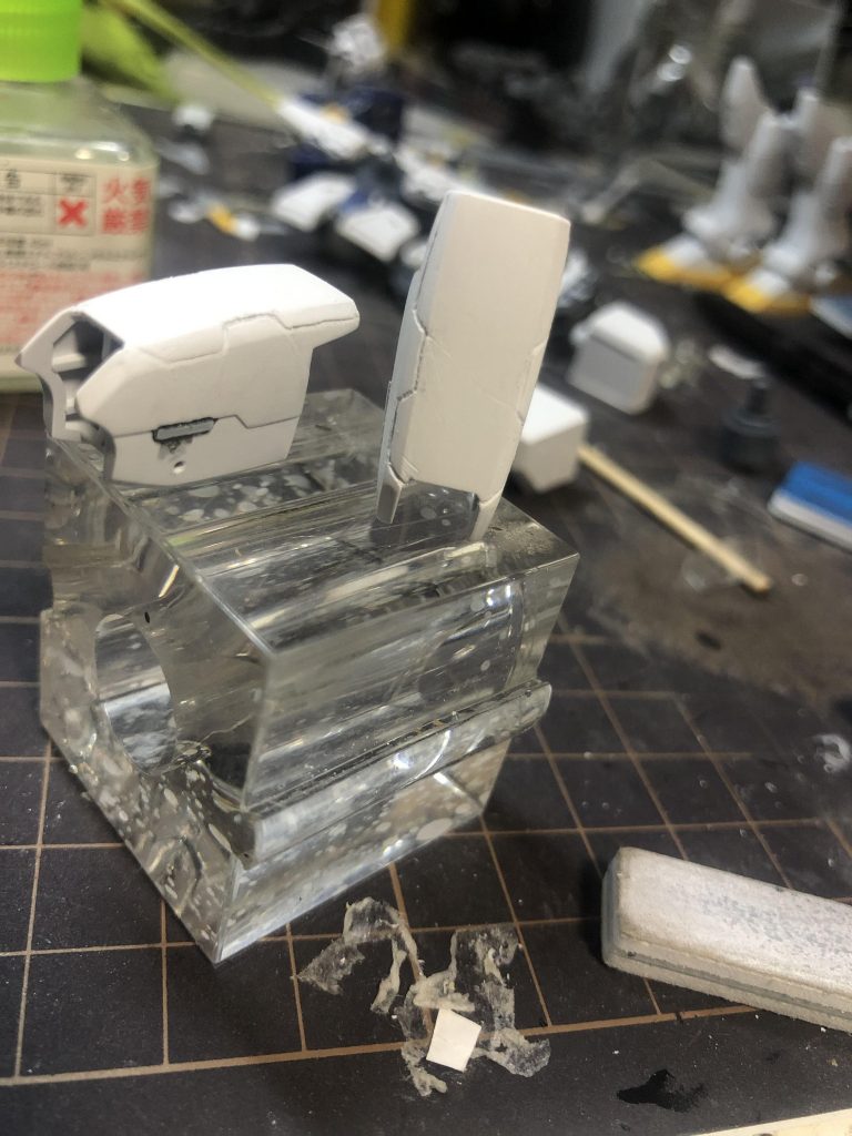 太腿にスジ彫りを追加しました(´・ω・`)