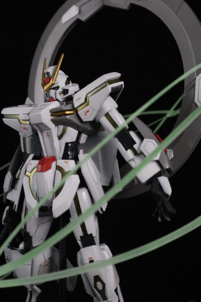 本体発光部はシールと迷いましたが試してみたかったので塗装しました。なんというか光が流れてる感じみたいに見えればと思います。以下制作。