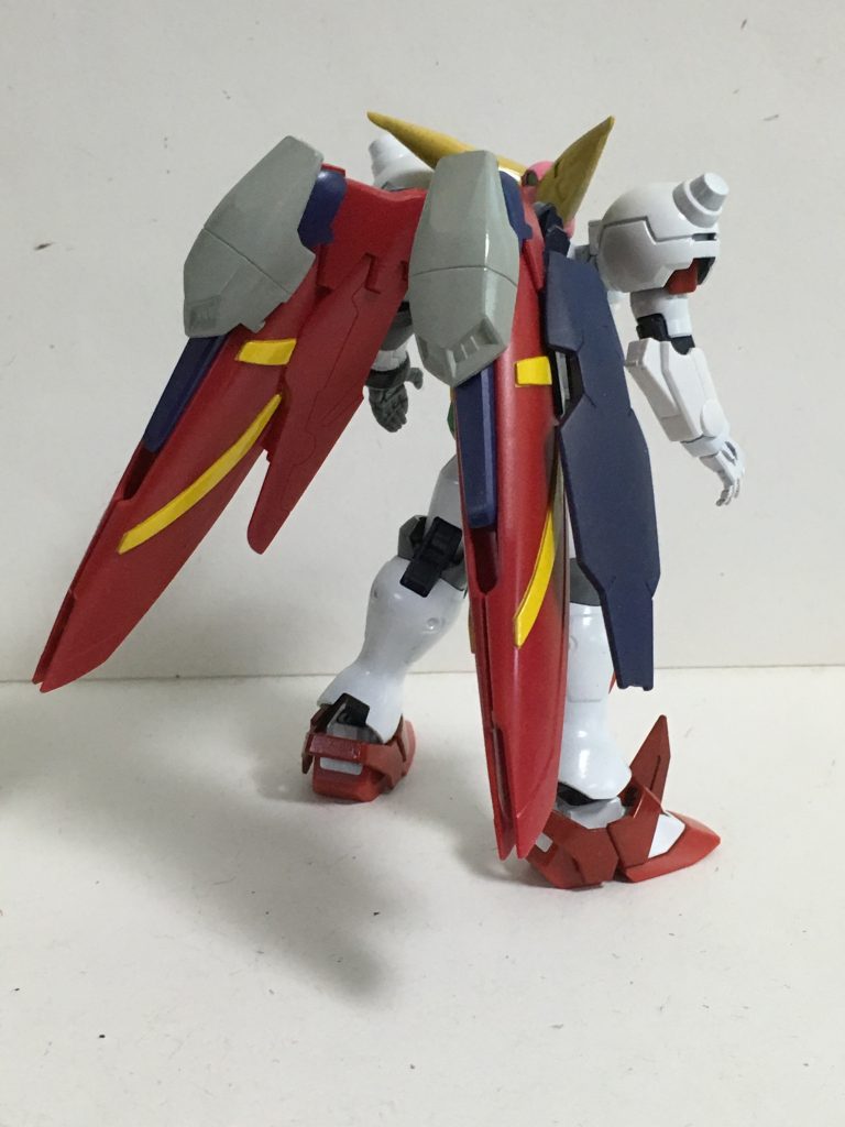 ・・・というのは冗談で、話を戻すと、ウイング部には「ジムⅢビームマスター」のパーツ(灰色の部分)や、「オーガ刃ーX」のパーツ(サイド側の紫)の余ったもので仕上げました。上部の追加パーツは、磁石でくっついております。