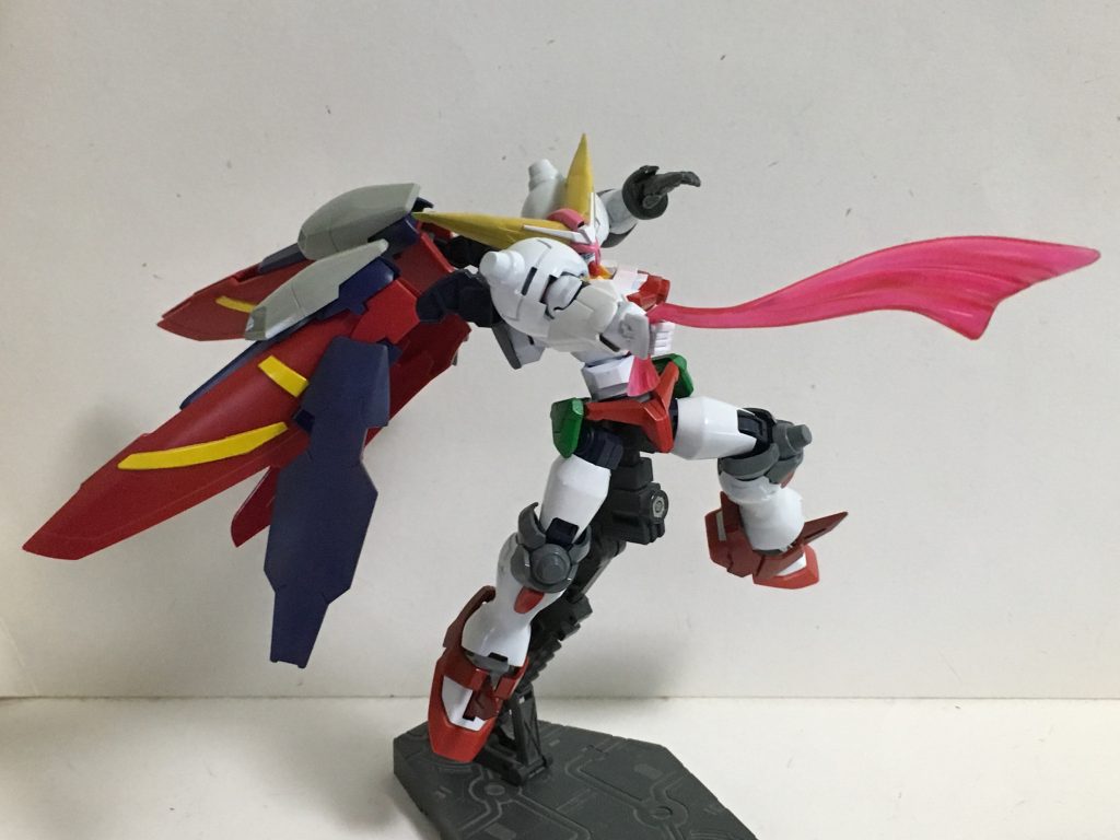 “マスタークロス”ビームで生成されるオーガマスターの唯一の武装。伸縮自在で敵を絡め取ったり、周囲の敵を薙ぎ払ったりする。