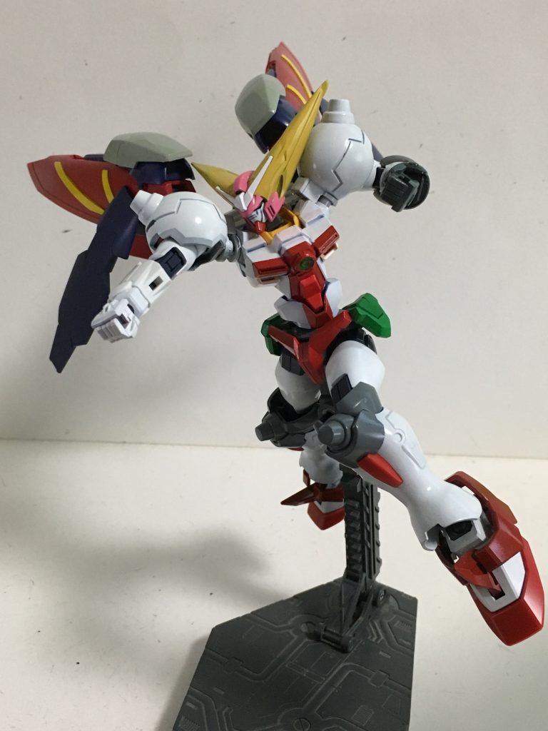 因みにハンドパーツは右手はアストレイノーネイムのを、左手は握り手だけリボーンズガンダムのを使用してます。