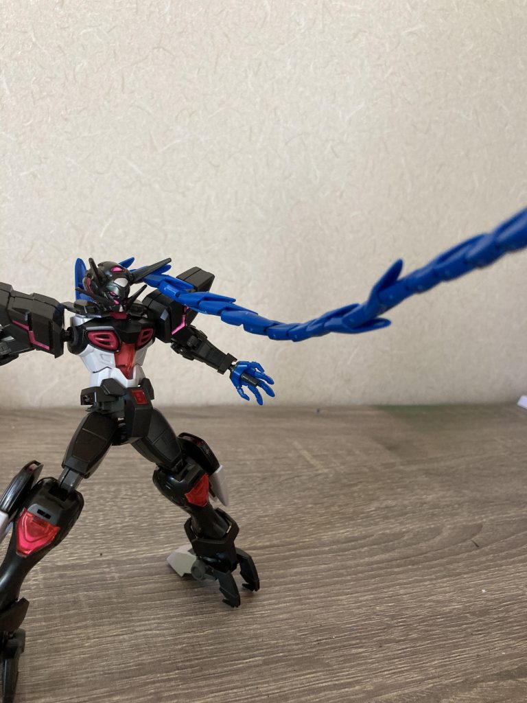 バックパックにはギラギラーガのテールを付けました。持つことはできませんが、攻撃しながらのテールでの攻撃が可能です。