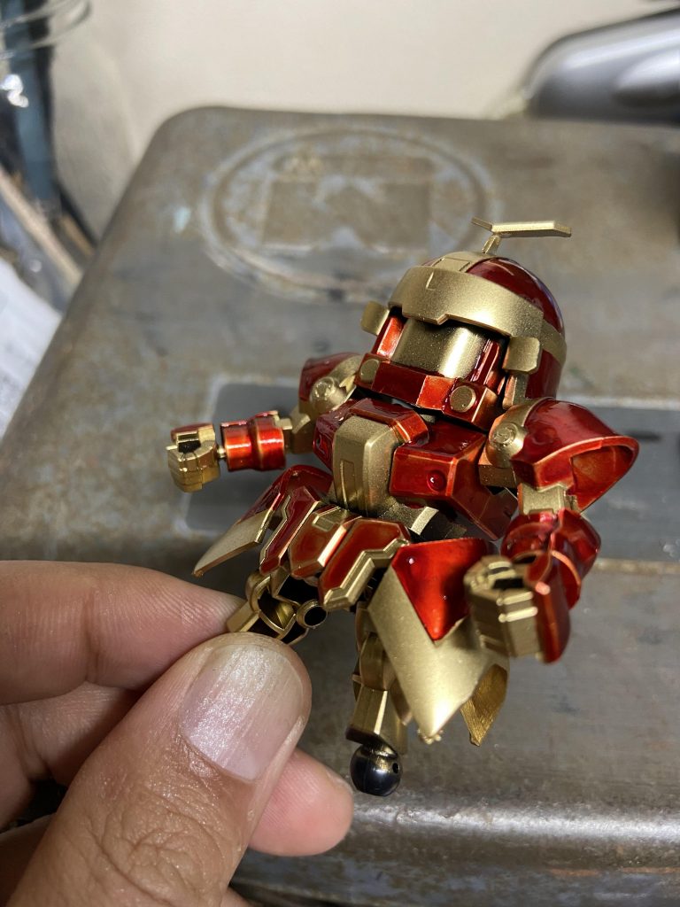 筆ムラとか以前に、配色がもう完全にアイアンマンかビルゴルディ。笑