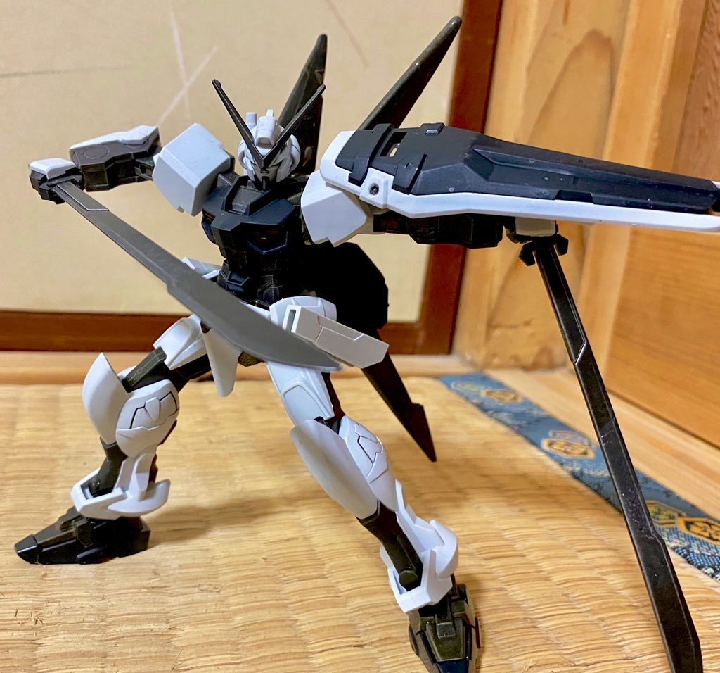 ライフルより剣握らせた方が、やはり似合うかもかな。