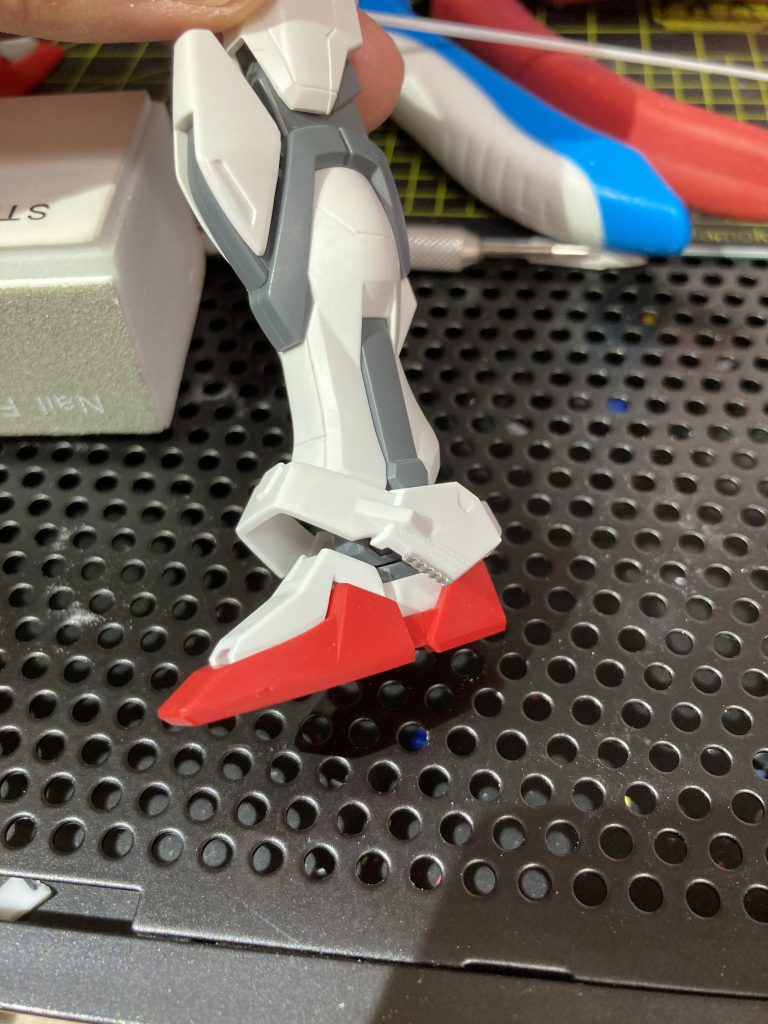 あまり慣れていませんが筋彫りで情報量を増やしています！