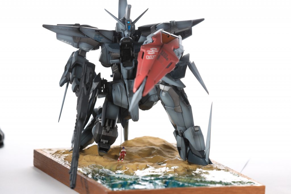 ダイソーのUVレジンと表面にジェルメディウムと白波カラーで表情をつけました。