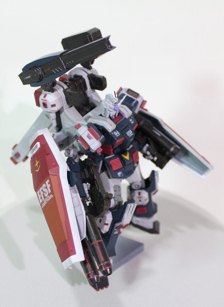 Photo：07仕上げなど今回も墨入れ、汚しはタミヤエナメル（艶消し黒）を使ってしまいました。全体的にざっくりと薄め液で希釈したエナメルでウォッシングしたのがいけなかった。肘などの関節部のパーツが二、三箇所割れました…orz補修してどうにか可動も出来るように回復しましたが、以降は可動部のある物にはエナメルは使わないことにしました。