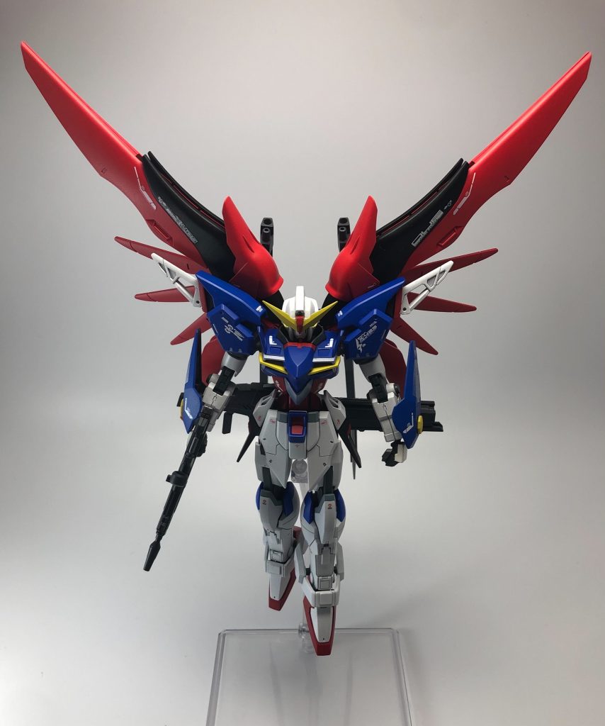 商品画像やメインビジュアルなどでよくある降臨ポーズ。ここからは各種武装の紹介をしていきます。