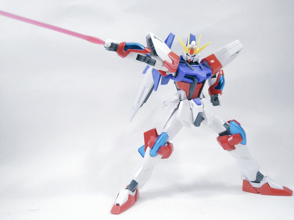 サーベルを抜くリビルドバーニングストライク