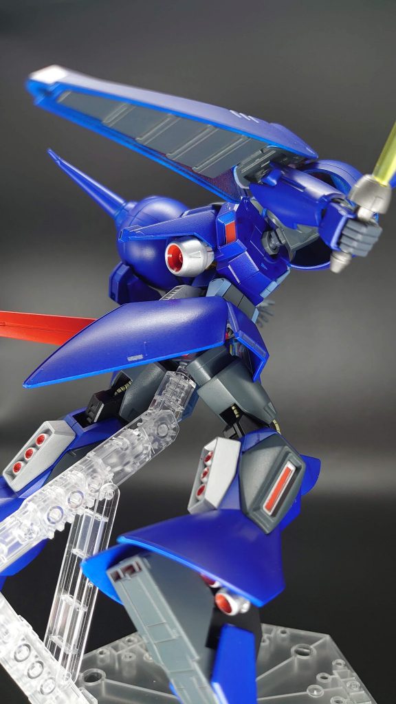 ジオン系はスカートの曲線がきれいですね。