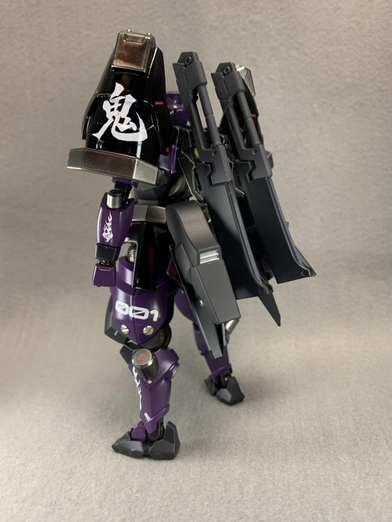 肩アーマーを付けたら、1枚目の写真状態になります。