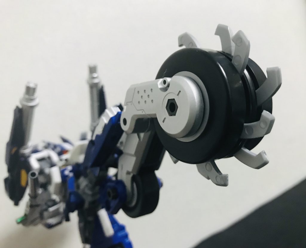 ・ホイールカッターバイクモード時での新技。タイヤから複数の刃が展開され、敵機を斬り刻む。