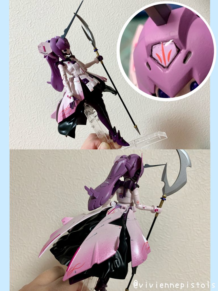 塗装の後にデカールを貼り、その上にクリアレジンを詰めました。