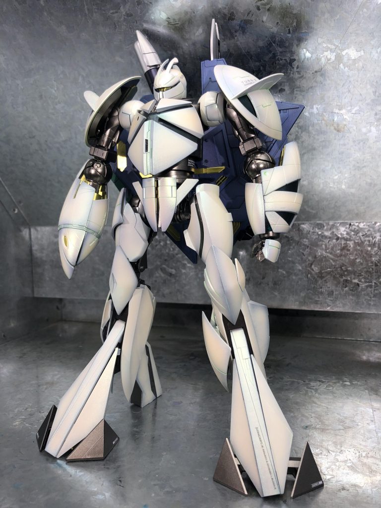 正面から!アシンメトリーのフォルムがたまらんですね