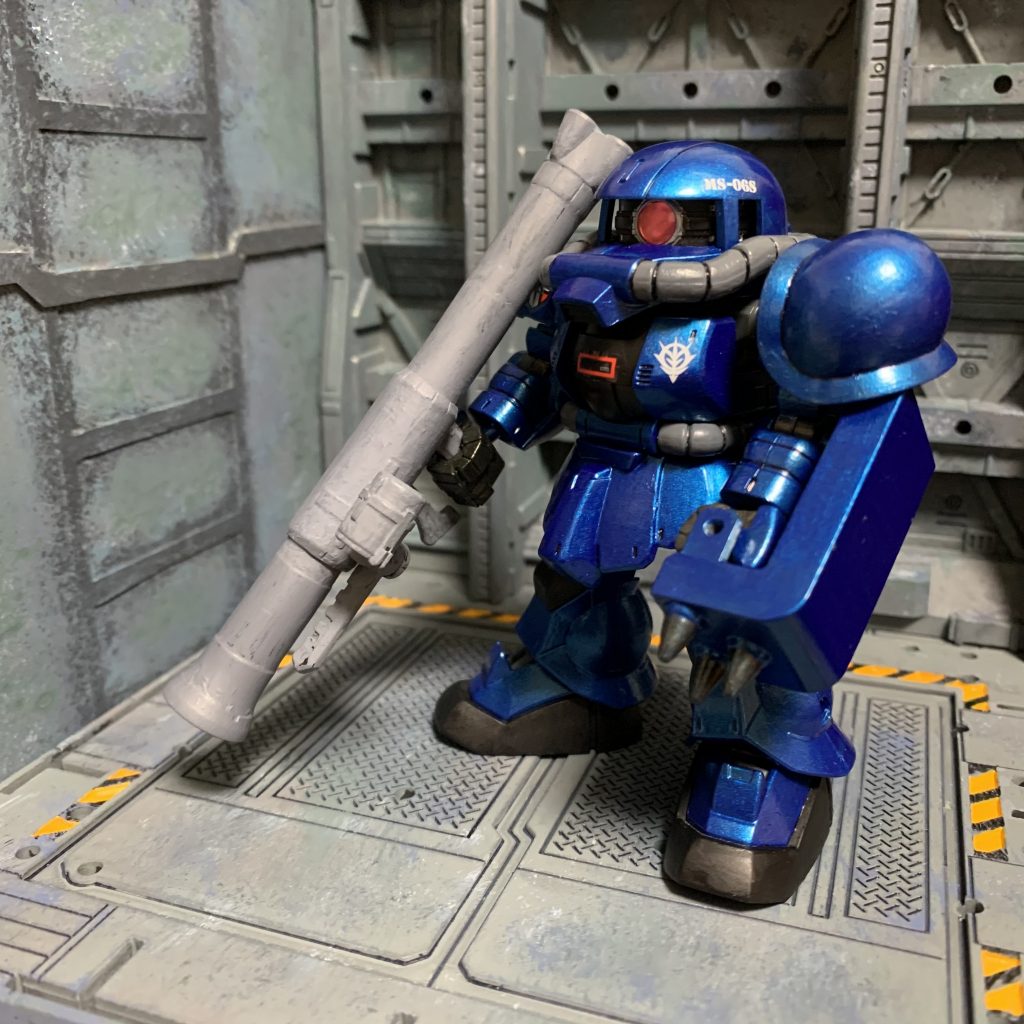 武装はスパイクシールド、ザクマシンガン、ザクバズーカのみですが、そのうちヒートサーベルを入手しなければ。