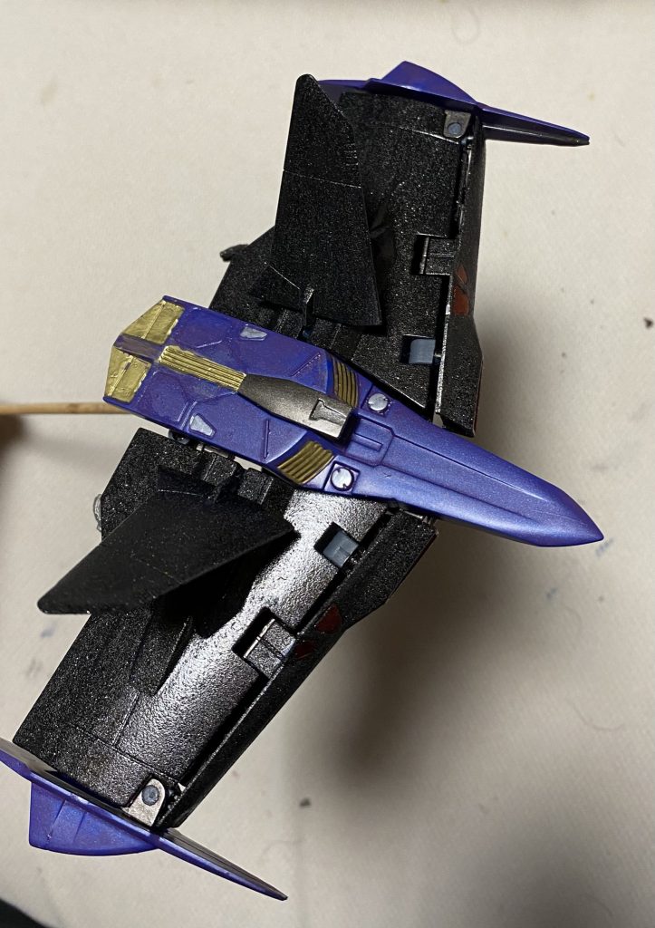 バックパックはピンバイスで穴を開けぶっ刺しただけです😅