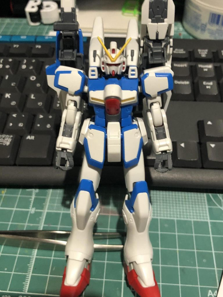 素組みです首の延長、バルカンのメタルパーツ化、手首やリベットの差し替えなどなどを行い塗装しました。