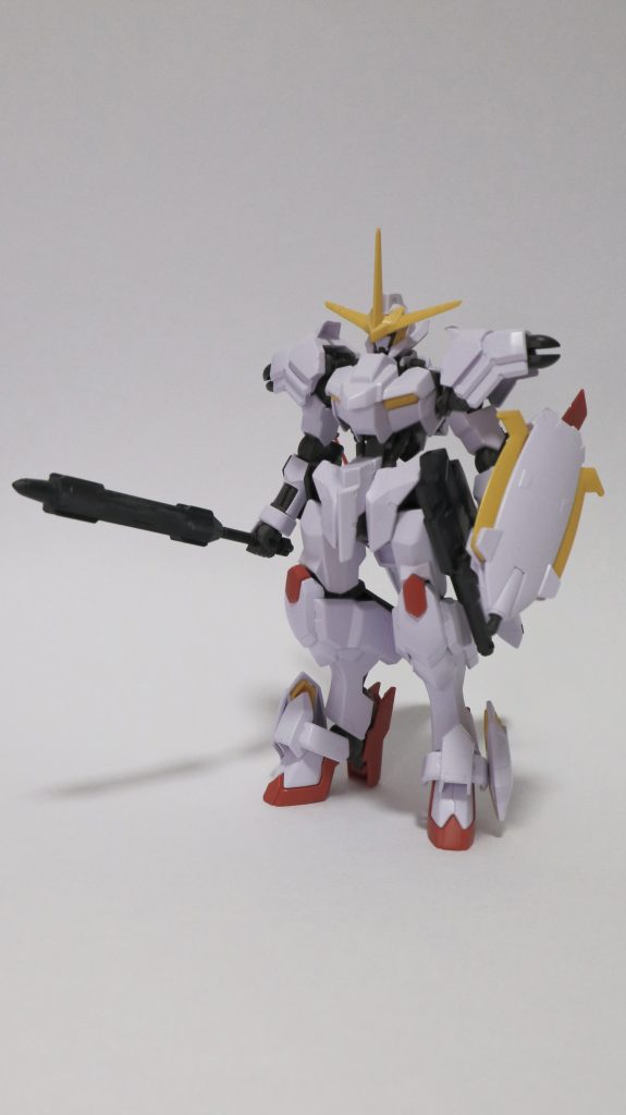 参考に素組みを貼らせていただきます。やはりシルエットはほんわりしています。